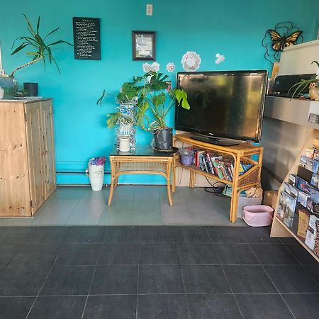 Tiki Village Inn Vernon Extérieur photo