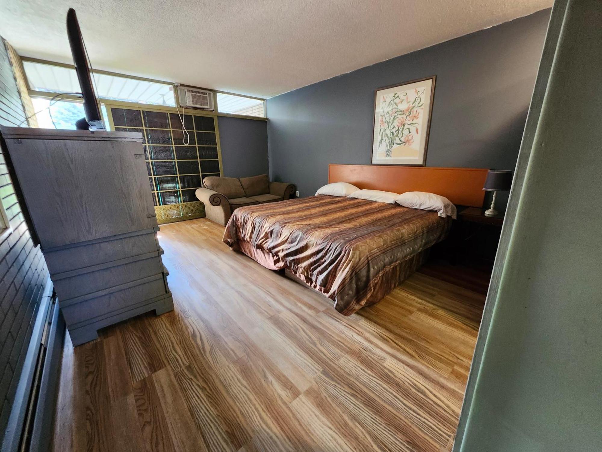 Tiki Village Inn Vernon Extérieur photo