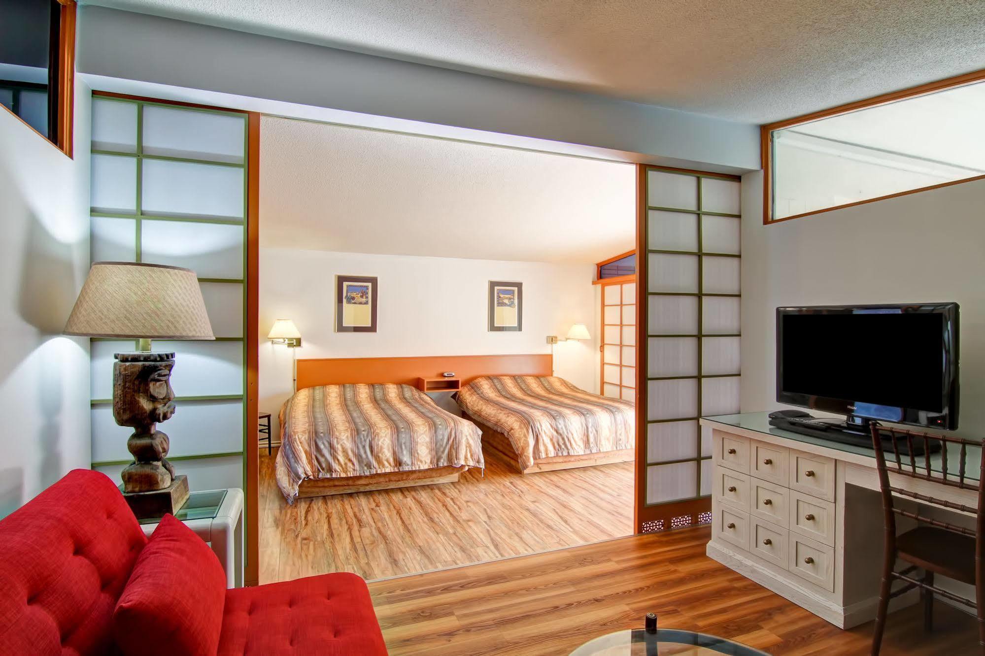 Tiki Village Inn Vernon Extérieur photo